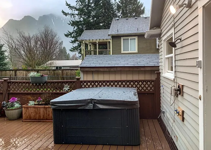 North Bend Downtown Cottage