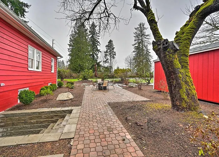 2-Acre Farmhouse In Redmond W/ Deck & Grill!