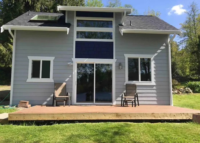 Lakefront Bungalow! 35 Miles To Mt Rainier!